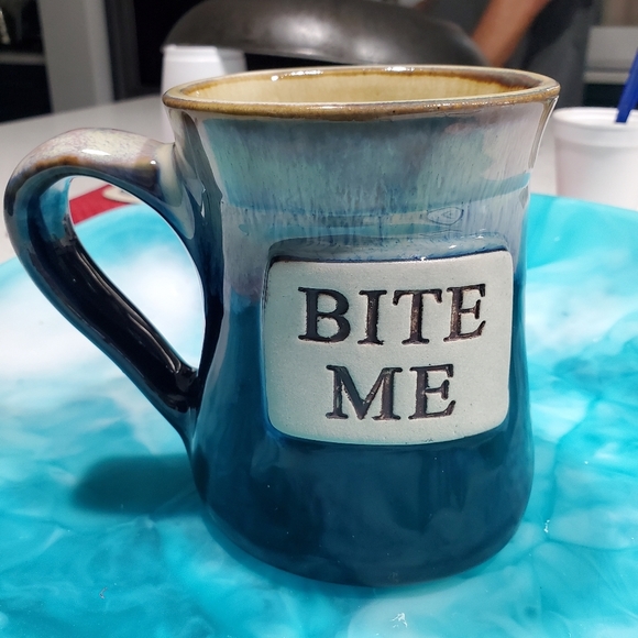 Tumbleweed Pottery North Carolina Large Blue & Tan 1980's "BITE ME" Coffee Mug - Picture 2 of 11